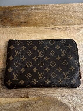 Authentic Louis Vuitton Etui Voyage PM Pouch